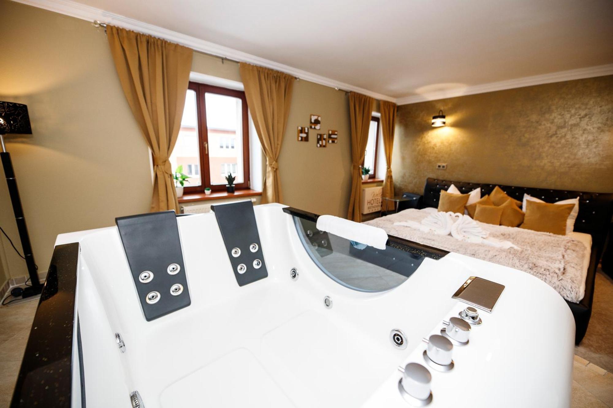 Wellness Hotel Beethoven Chomutov Ngoại thất bức ảnh