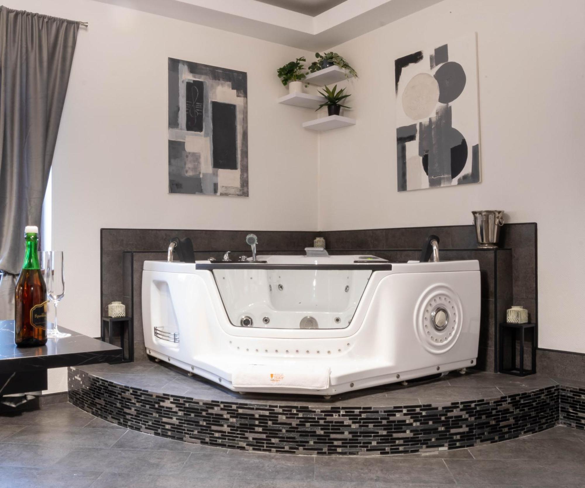 Wellness Hotel Beethoven Chomutov Ngoại thất bức ảnh