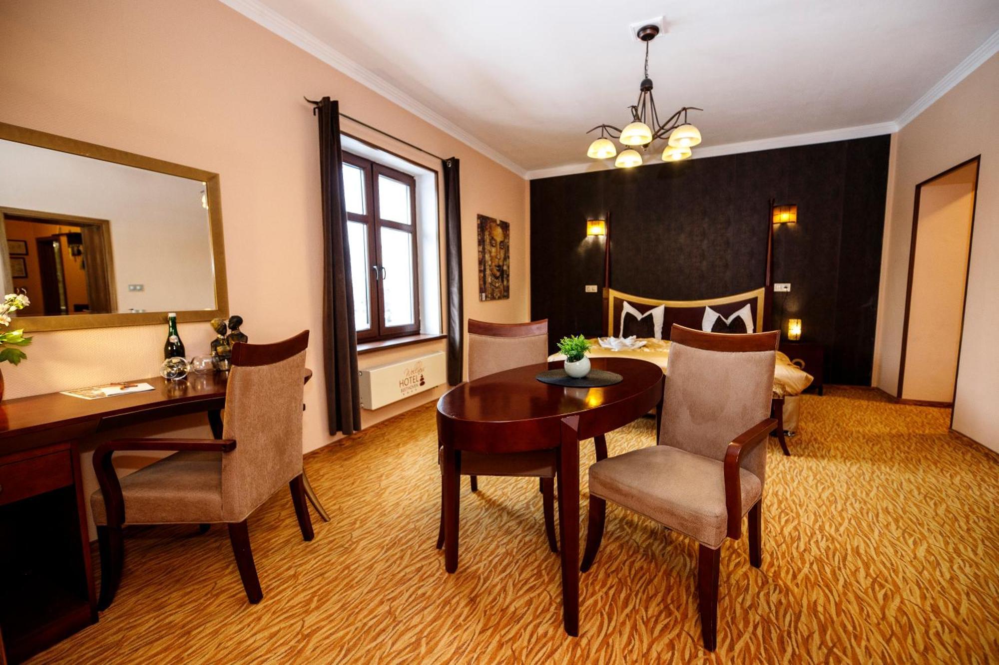 Wellness Hotel Beethoven Chomutov Ngoại thất bức ảnh